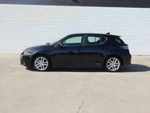 Чорний Лексус СТ, об'ємом двигуна 1.8 л та пробігом 89 тис. км за 6000 $, фото 3 на Automoto.ua