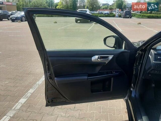 Чорний Лексус СТ, об'ємом двигуна 1.8 л та пробігом 200 тис. км за 17500 $, фото 13 на Automoto.ua