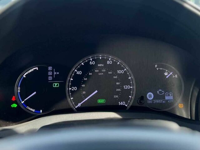Черный Лексус СТ, объемом двигателя 1.8 л и пробегом 350 тыс. км за 10500 $, фото 14 на Automoto.ua