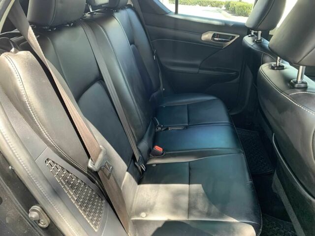 Черный Лексус СТ, объемом двигателя 1.8 л и пробегом 51 тыс. км за 8000 $, фото 10 на Automoto.ua