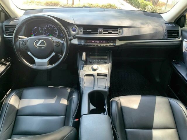 Черный Лексус СТ, объемом двигателя 1.8 л и пробегом 51 тыс. км за 8000 $, фото 5 на Automoto.ua