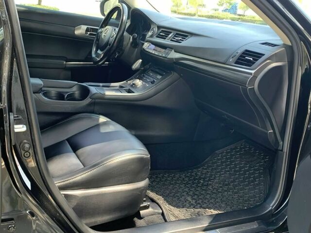 Черный Лексус СТ, объемом двигателя 1.8 л и пробегом 51 тыс. км за 8000 $, фото 9 на Automoto.ua