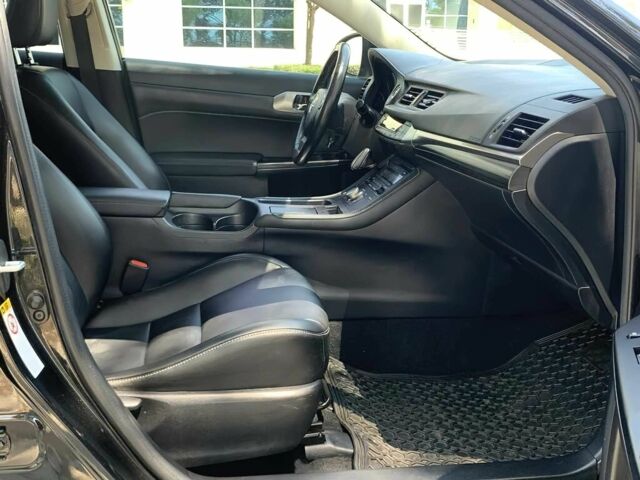 Черный Лексус СТ, объемом двигателя 1.8 л и пробегом 51 тыс. км за 8000 $, фото 8 на Automoto.ua