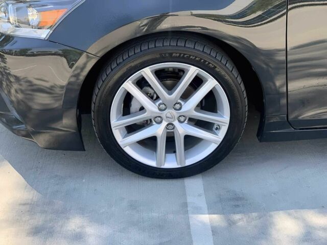 Черный Лексус СТ, объемом двигателя 1.8 л и пробегом 51 тыс. км за 8000 $, фото 12 на Automoto.ua