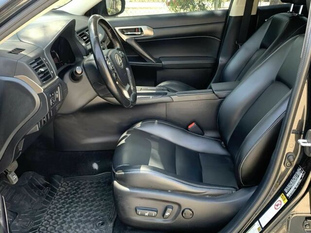 Черный Лексус СТ, объемом двигателя 1.8 л и пробегом 51 тыс. км за 8000 $, фото 6 на Automoto.ua