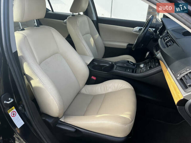 Лексус СТ 2011 в Луцке на Automoto.ua Фиолетовый Лексус СТ, объемом двигателя 1.8 л и пробегом 217 тыс. км за 12499 $, фото 48 на Automoto.ua