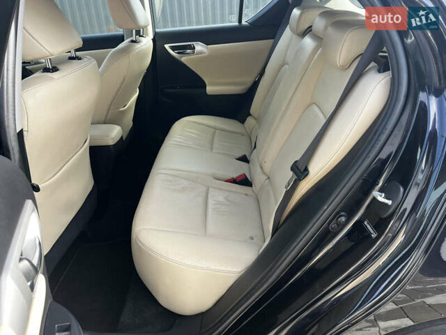 Фіолетовий Лексус СТ, об'ємом двигуна 1.8 л та пробігом 217 тис. км за 12499 $, фото 45 на Automoto.ua