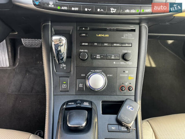 Фіолетовий Лексус СТ, об'ємом двигуна 1.8 л та пробігом 217 тис. км за 12499 $, фото 36 на Automoto.ua