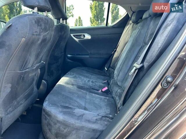 Коричневий Лексус СТ, об'ємом двигуна 1.8 л та пробігом 185 тис. км за 11800 $, фото 23 на Automoto.ua