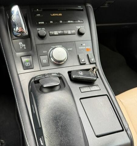 Коричневый Лексус СТ, объемом двигателя 1.8 л и пробегом 195 тыс. км за 9999 $, фото 14 на Automoto.ua