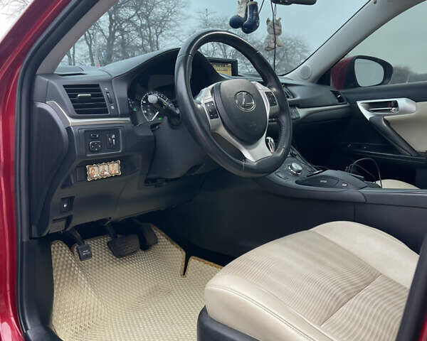 Красный Лексус СТ, объемом двигателя 1.8 л и пробегом 93 тыс. км за 14100 $, фото 15 на Automoto.ua