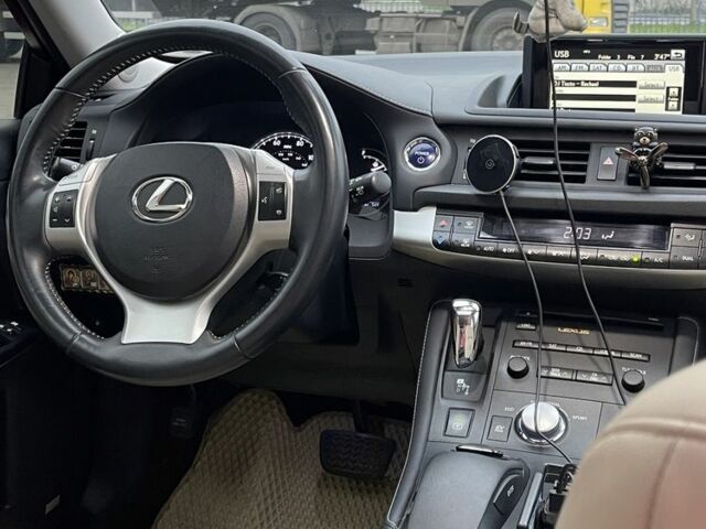 Червоний Лексус СТ, об'ємом двигуна 1.8 л та пробігом 93 тис. км за 14100 $, фото 5 на Automoto.ua