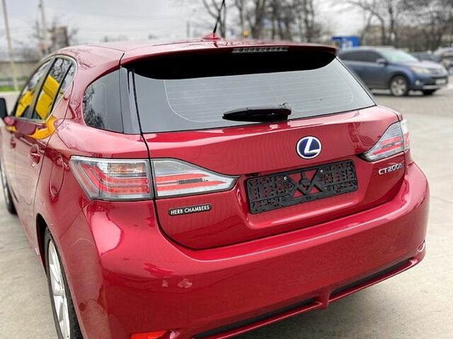 Красный Лексус СТ, объемом двигателя 1.8 л и пробегом 93 тыс. км за 13900 $, фото 6 на Automoto.ua