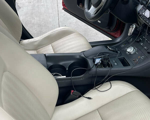 Красный Лексус СТ, объемом двигателя 1.8 л и пробегом 93 тыс. км за 14100 $, фото 10 на Automoto.ua