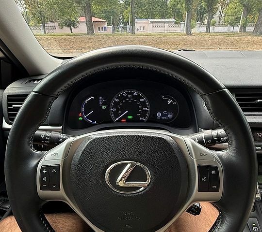 Красный Лексус СТ, объемом двигателя 1.8 л и пробегом 150 тыс. км за 12500 $, фото 20 на Automoto.ua