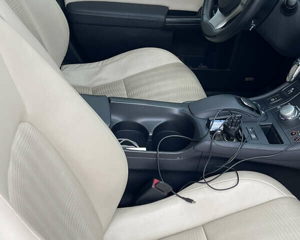 Красный Лексус СТ, объемом двигателя 1.8 л и пробегом 93 тыс. км за 14100 $, фото 11 на Automoto.ua