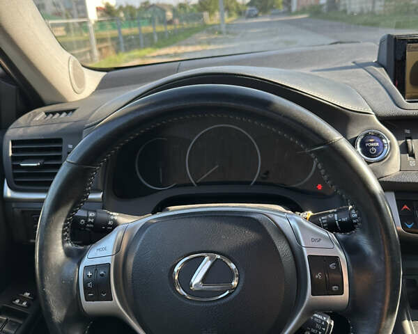 Красный Лексус СТ, объемом двигателя 1.8 л и пробегом 160 тыс. км за 11900 $, фото 9 на Automoto.ua