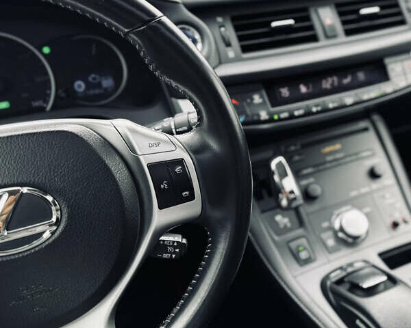 Красный Лексус СТ, объемом двигателя 1.8 л и пробегом 189 тыс. км за 12500 $, фото 28 на Automoto.ua