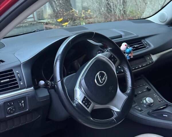 Червоний Лексус СТ, об'ємом двигуна 1.8 л та пробігом 209 тис. км за 20925 $, фото 9 на Automoto.ua