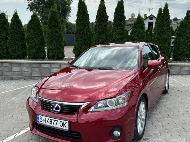 Червоний Лексус СТ, об'ємом двигуна 1.8 л та пробігом 250 тис. км за 12500 $, фото 1 на Automoto.ua