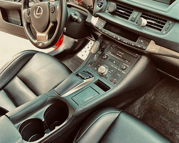 Красный Лексус СТ, объемом двигателя 1.8 л и пробегом 129 тыс. км за 16900 $, фото 6 на Automoto.ua