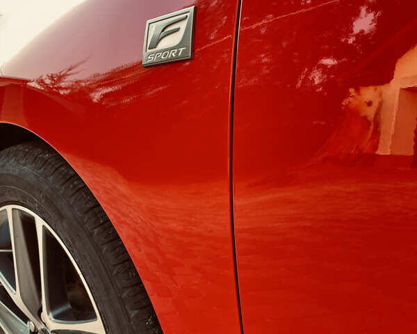 Красный Лексус СТ, объемом двигателя 1.8 л и пробегом 129 тыс. км за 16900 $, фото 2 на Automoto.ua