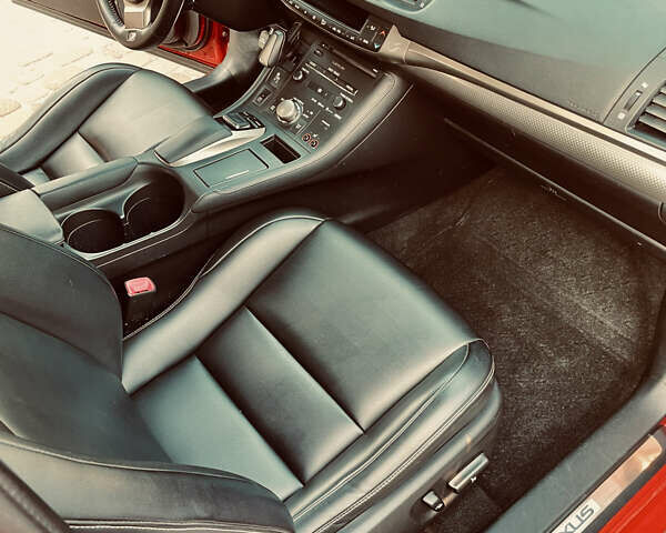 Красный Лексус СТ, объемом двигателя 1.8 л и пробегом 129 тыс. км за 16900 $, фото 7 на Automoto.ua