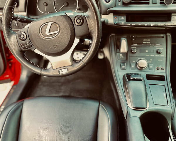 Красный Лексус СТ, объемом двигателя 1.8 л и пробегом 129 тыс. км за 16900 $, фото 5 на Automoto.ua