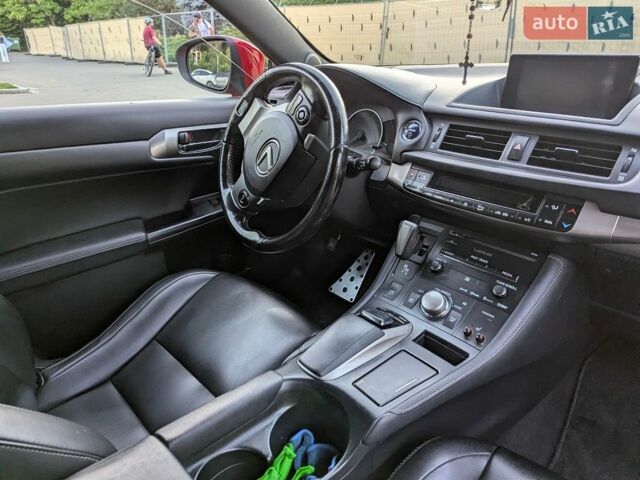 Красный Лексус СТ, объемом двигателя 1.8 л и пробегом 145 тыс. км за 16700 $, фото 13 на Automoto.ua