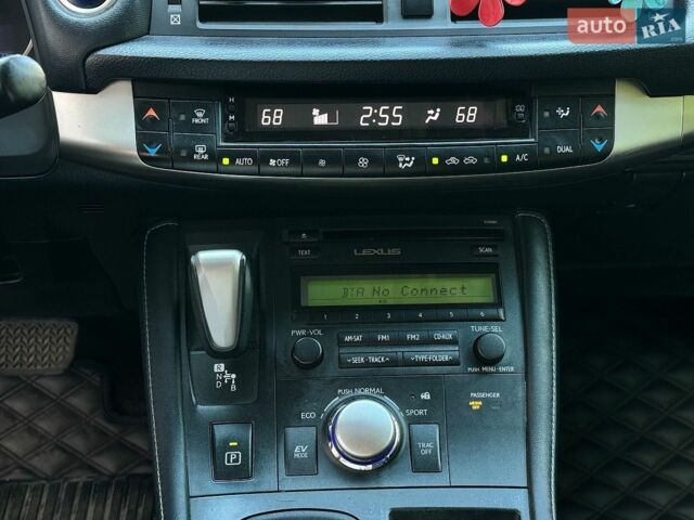 Красный Лексус СТ, объемом двигателя 1.8 л и пробегом 164 тыс. км за 16490 $, фото 35 на Automoto.ua