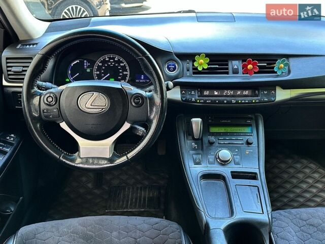 Красный Лексус СТ, объемом двигателя 1.8 л и пробегом 164 тыс. км за 16490 $, фото 30 на Automoto.ua