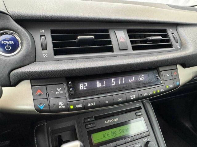 Красный Лексус СТ, объемом двигателя 1.8 л и пробегом 98 тыс. км за 14900 $, фото 18 на Automoto.ua