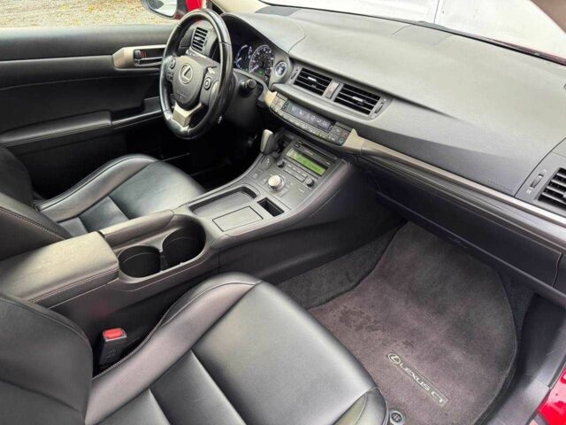 Красный Лексус СТ, объемом двигателя 1.8 л и пробегом 98 тыс. км за 14900 $, фото 22 на Automoto.ua