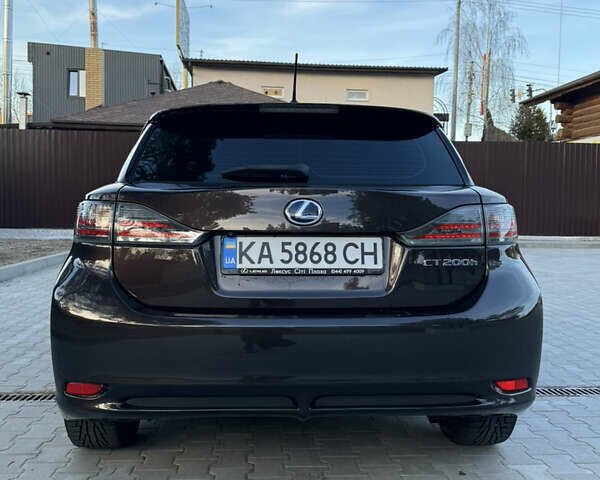 Лексус СТ, объемом двигателя 1.8 л и пробегом 140 тыс. км за 12000 $, фото 5 на Automoto.ua