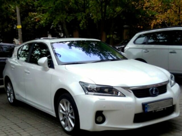 Лексус СТ, объемом двигателя 1.8 л и пробегом 283 тыс. км за 10500 $, фото 1 на Automoto.ua