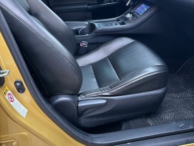 Лексус СТ, об'ємом двигуна 1.8 л та пробігом 215 тис. км за 9999 $, фото 12 на Automoto.ua
