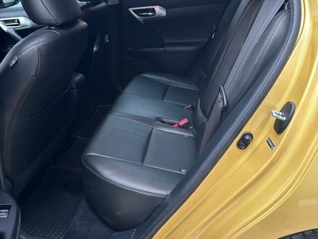 Лексус СТ, об'ємом двигуна 1.8 л та пробігом 215 тис. км за 9999 $, фото 10 на Automoto.ua