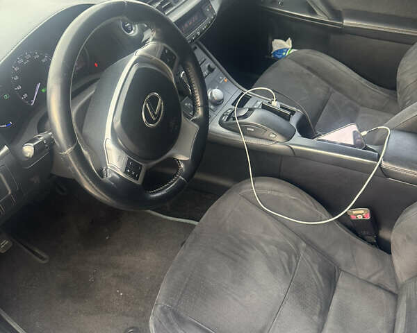 Лексус СТ, объемом двигателя 1.8 л и пробегом 270 тыс. км за 11340 $, фото 5 на Automoto.ua