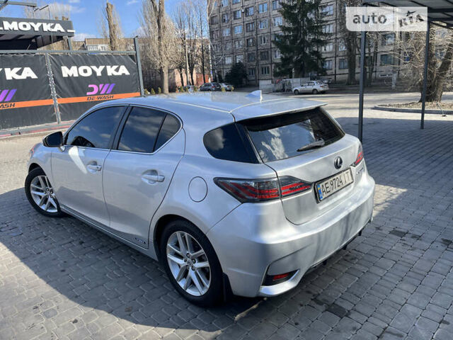 Лексус СТ, объемом двигателя 1.8 л и пробегом 258 тыс. км за 15000 $, фото 5 на Automoto.ua