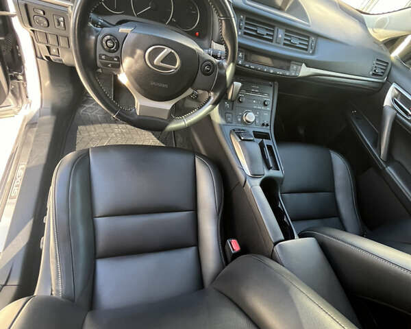Лексус СТ, объемом двигателя 1.8 л и пробегом 64 тыс. км за 16500 $, фото 35 на Automoto.ua
