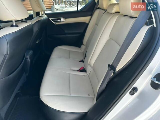 Лексус СТ, объемом двигателя 1.8 л и пробегом 86 тыс. км за 15300 $, фото 5 на Automoto.ua