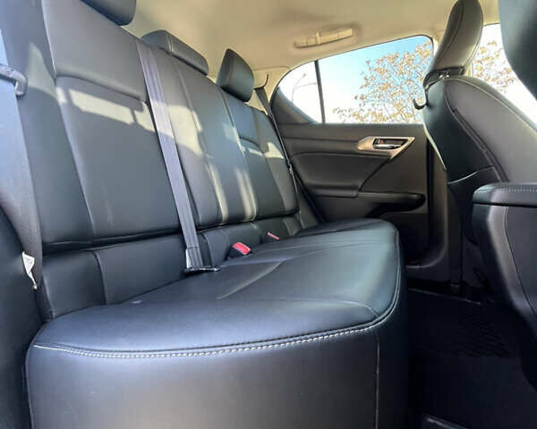 Лексус СТ, объемом двигателя 1.8 л и пробегом 64 тыс. км за 16500 $, фото 16 на Automoto.ua