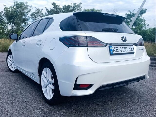 Лексус СТ, объемом двигателя 1.8 л и пробегом 450 тыс. км за 16000 $, фото 4 на Automoto.ua