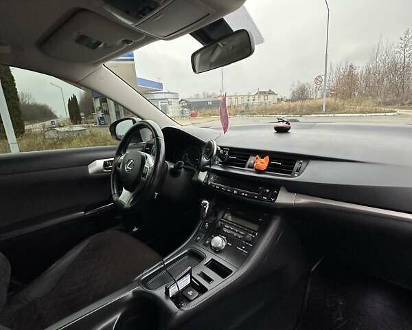 Серый Лексус СТ, объемом двигателя 1.8 л и пробегом 246 тыс. км за 10900 $, фото 19 на Automoto.ua