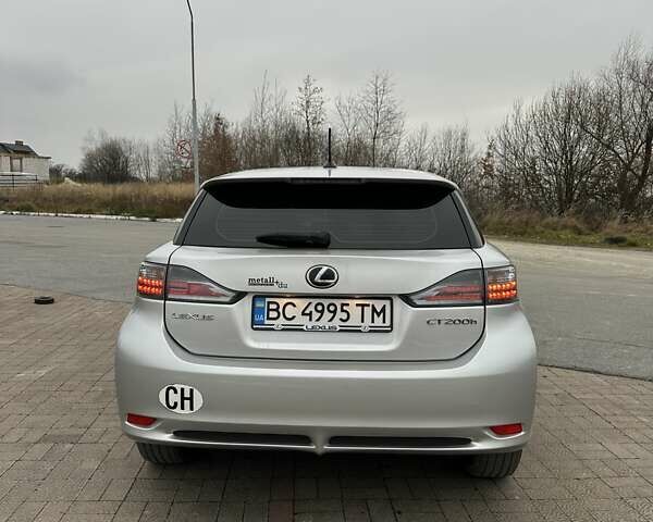 Серый Лексус СТ, объемом двигателя 1.8 л и пробегом 246 тыс. км за 10900 $, фото 7 на Automoto.ua