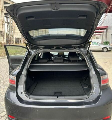 Серый Лексус СТ, объемом двигателя 1.8 л и пробегом 210 тыс. км за 7500 $, фото 5 на Automoto.ua