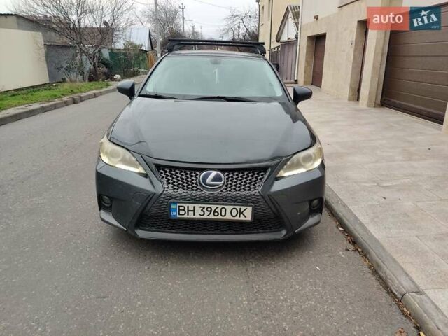 Серый Лексус СТ, объемом двигателя 1.8 л и пробегом 200 тыс. км за 11000 $, фото 2 на Automoto.ua