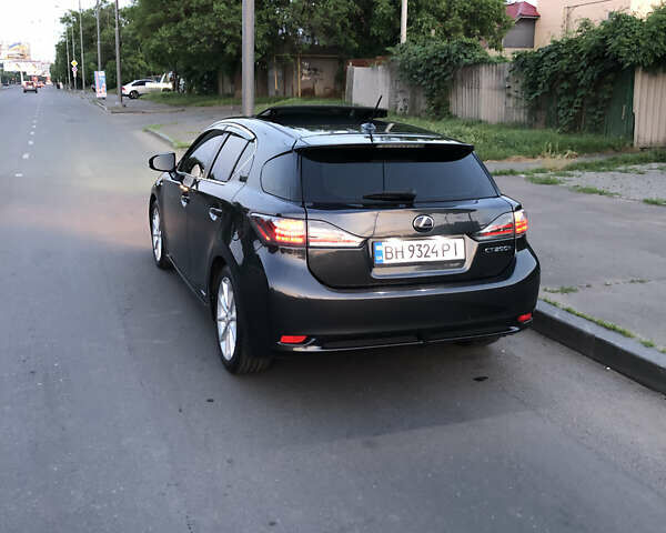 Сірий Лексус СТ, об'ємом двигуна 1.8 л та пробігом 245 тис. км за 11950 $, фото 2 на Automoto.ua