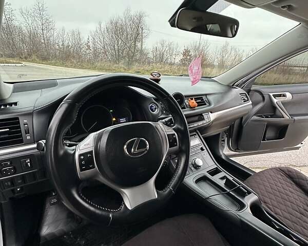 Серый Лексус СТ, объемом двигателя 1.8 л и пробегом 246 тыс. км за 10900 $, фото 21 на Automoto.ua