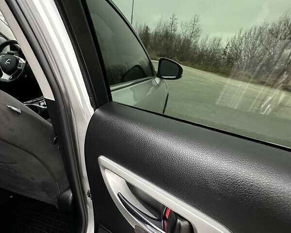 Серый Лексус СТ, объемом двигателя 1.8 л и пробегом 246 тыс. км за 10900 $, фото 15 на Automoto.ua